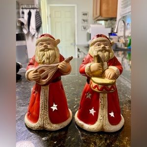 Two tea light Santa’s playing instruments